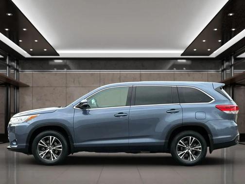2019 Toyota Highlander LE I4