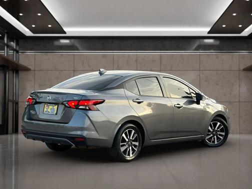 Gun Metallic 2022 Nissan Versa 1.6 SV