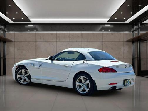 White 2014 BMW Z4 sDrive28i