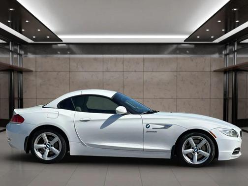 White 2014 BMW Z4 sDrive28i