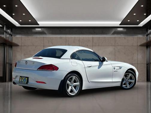 White 2014 BMW Z4 sDrive28i