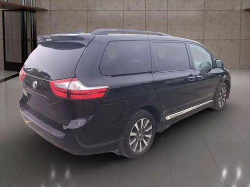2020 Toyota Sienna XLE Premium