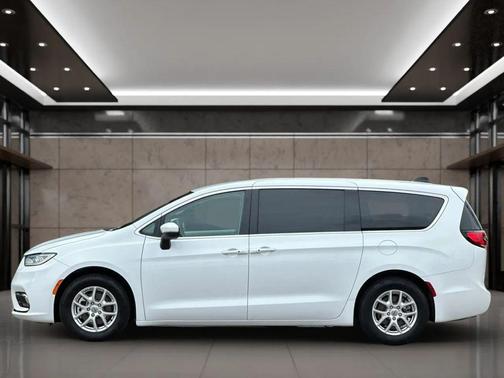 Bright White Clearcoat 2023 Chrysler Pacifica Touring L