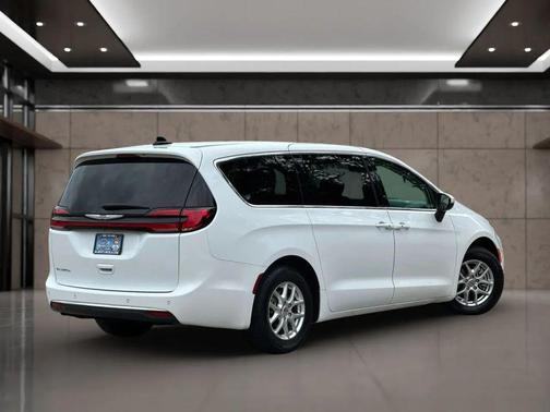 Bright White Clearcoat 2023 Chrysler Pacifica Touring L