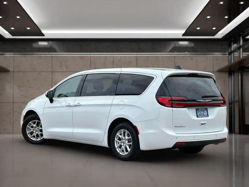 Bright White Clearcoat 2023 Chrysler Pacifica Touring L