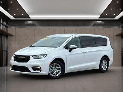 Bright White Clearcoat 2023 Chrysler Pacifica Touring L