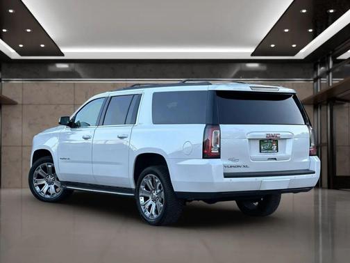 White 2017 GMC Yukon XL SLT