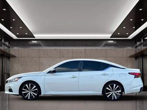 2021 Nissan Altima SR FWD
