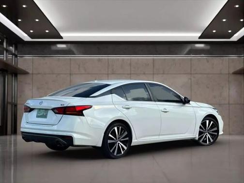 2021 Nissan Altima SR FWD