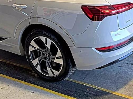 2022 Audi e-tron Premium