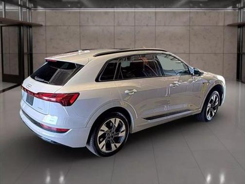 2022 Audi e-tron Premium