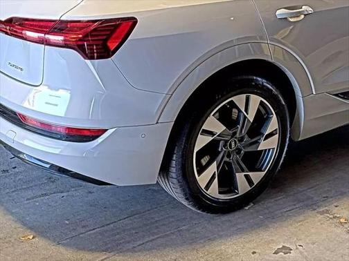 2022 Audi e-tron Premium