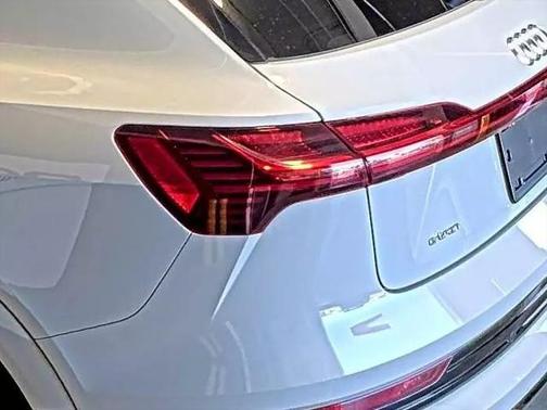 2022 Audi e-tron Premium