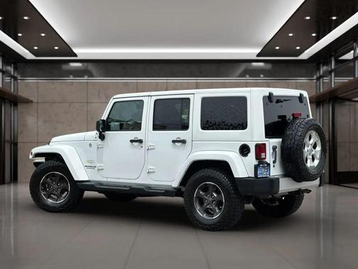 Bright White Clearcoat 2014 Jeep Wrangler Unlimited Sahara