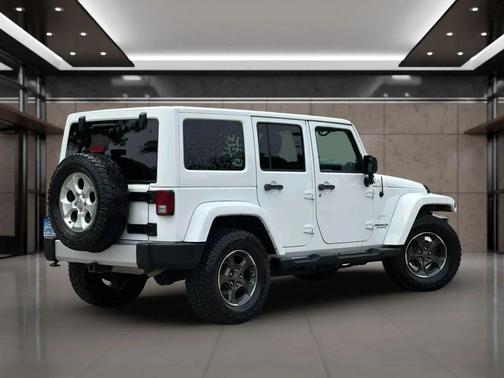 Bright White Clearcoat 2014 Jeep Wrangler Unlimited Sahara
