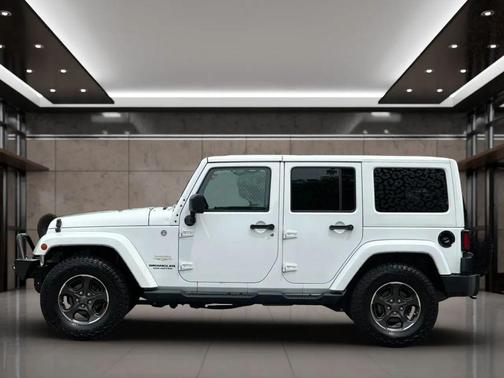 Bright White Clearcoat 2014 Jeep Wrangler Unlimited Sahara