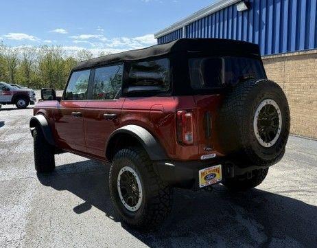 Hot Pepper Red Metallic Tinted Clearcoat 2023 Ford Bronco Base
