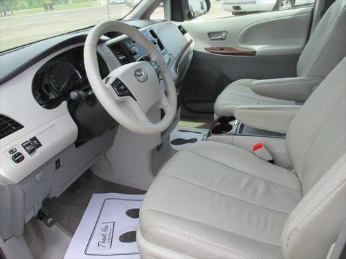 2013 Toyota Sienna XLE