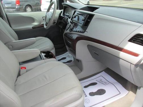 2013 Toyota Sienna XLE