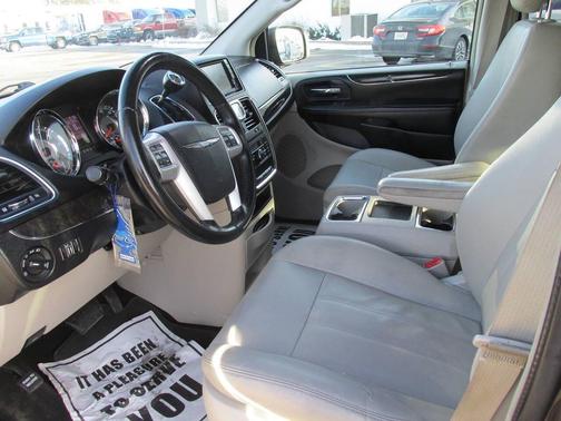 Granite Crystal Metallic Clearcoat 2016 Chrysler Town & Country Touring