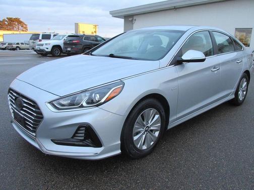 Ion Silver 2018 Hyundai SONATA Hybrid SE