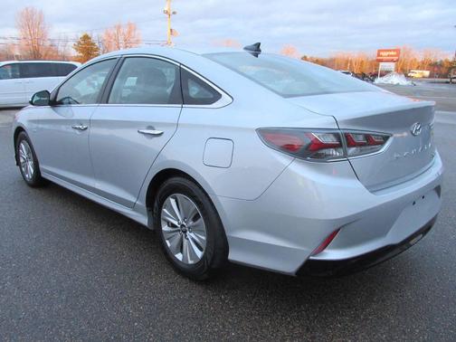 2018 Hyundai SONATA Hybrid SE
