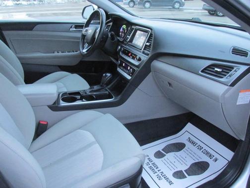 2018 Hyundai SONATA Hybrid SE