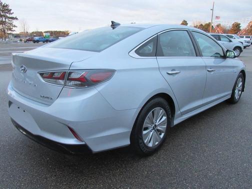 2018 Hyundai SONATA Hybrid SE