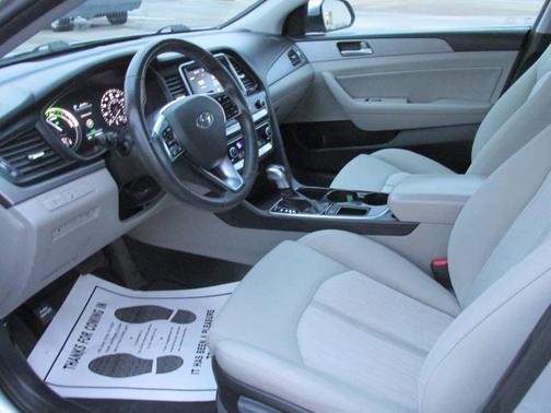 2018 Hyundai SONATA Hybrid SE
