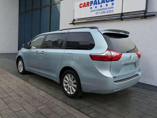 2017 Toyota Sienna XLE
