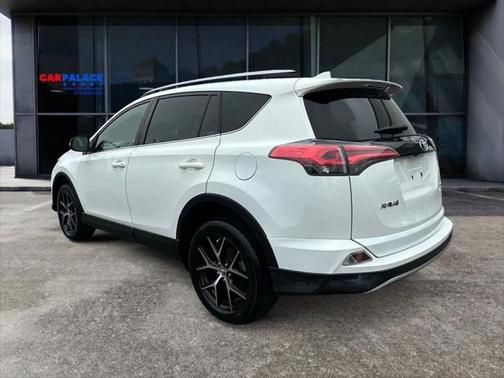 2018 Toyota RAV4 SE