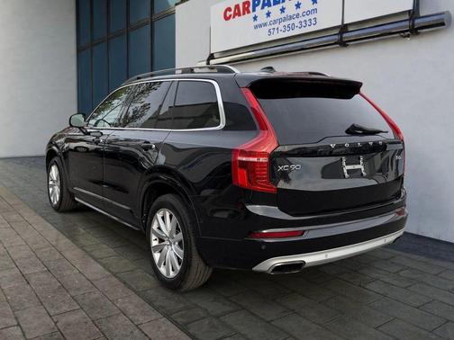 2016 Volvo XC90 T6 Momentum