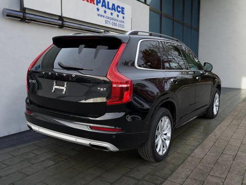 2016 Volvo XC90 T6 Momentum