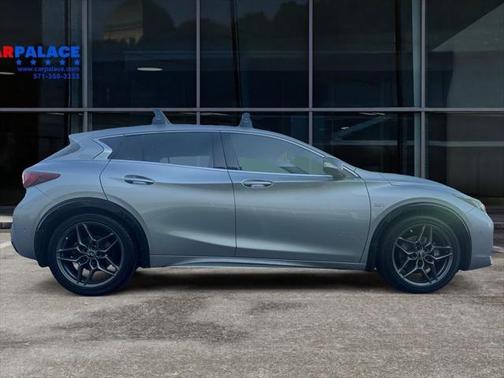 2017 INFINITI QX30 Sport