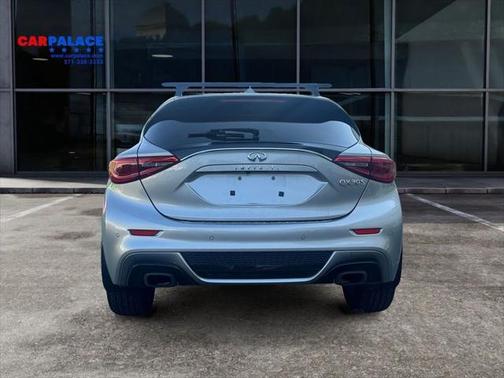 2017 INFINITI QX30 Sport