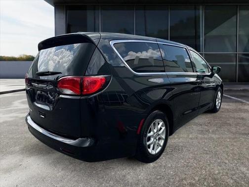 2017 Chrysler Pacifica LX