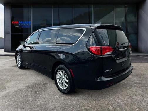 2017 Chrysler Pacifica LX