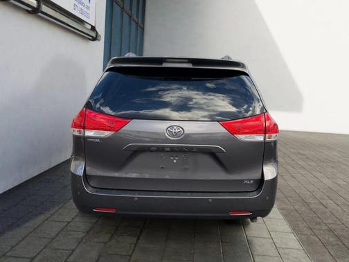 2014 Toyota Sienna XLE