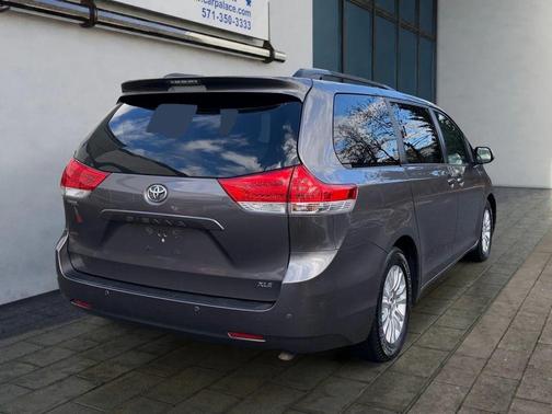 2014 Toyota Sienna XLE
