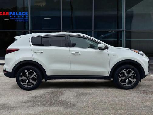 Clear White 2021 Kia Sportage LX