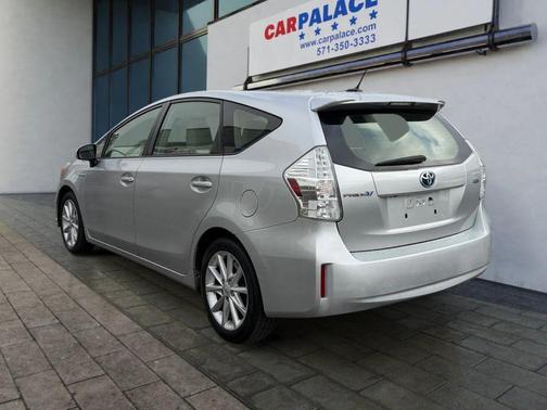 2013 Toyota Prius v Five
