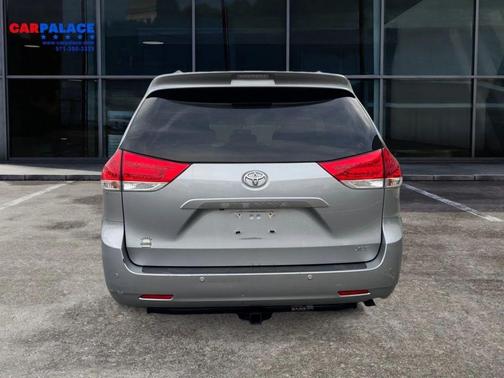 2014 Toyota Sienna XLE