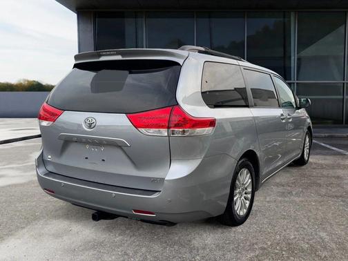 2014 Toyota Sienna XLE