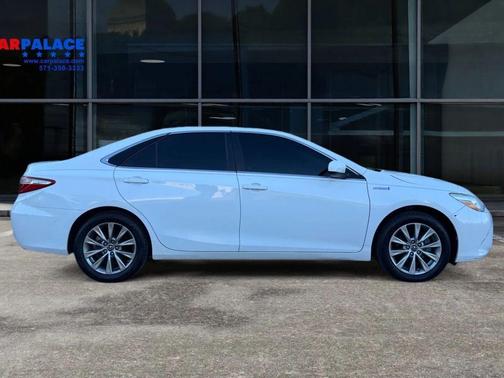 2017 Toyota Camry Hybrid XLE