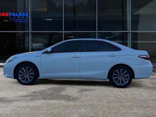 2017 Toyota Camry Hybrid XLE