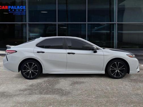 2020 Toyota Camry SE