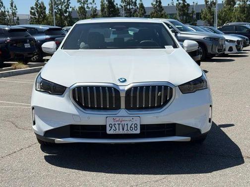 Alpine White 2025 BMW i5 eDrive40