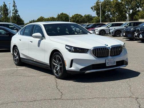 Alpine White 2025 BMW i5 eDrive40