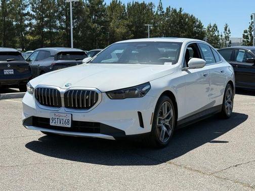 Alpine White 2025 BMW i5 eDrive40