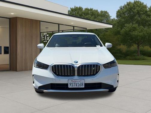 Alpine White 2025 BMW i5 eDrive40